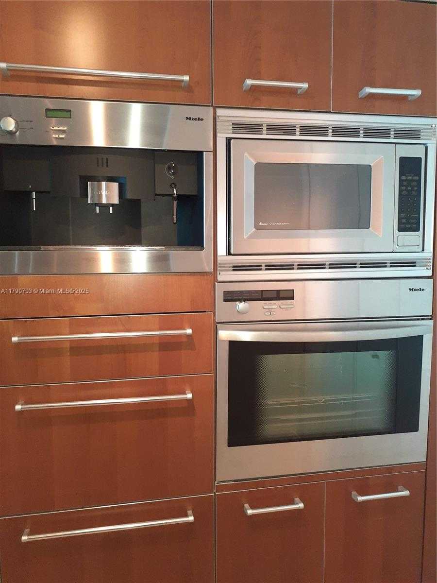 Small Image of 1331 BRICKELL BAY DR #3403, Miami Number 4