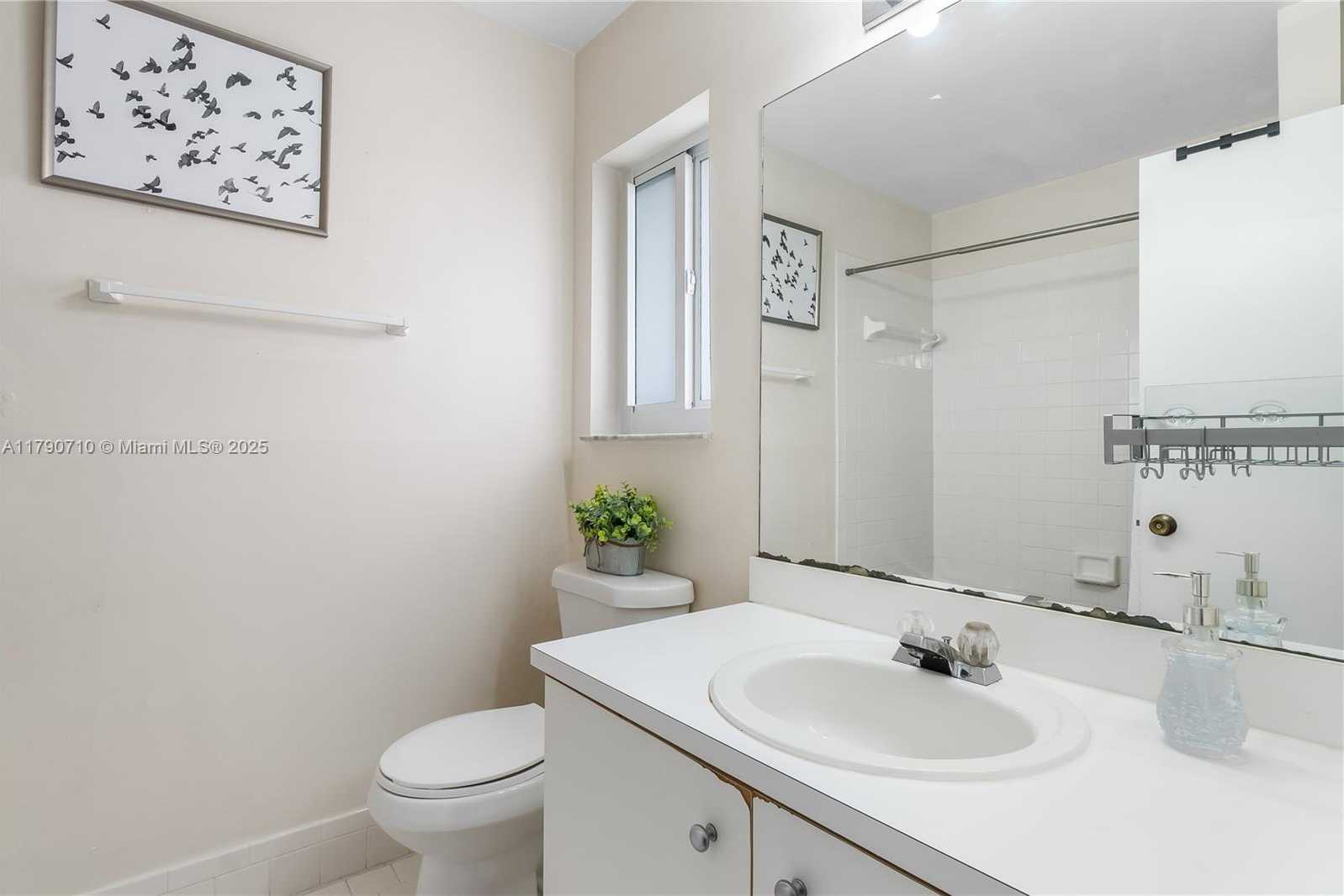 Small Image of 13906 SOUTH WEST 174TH ST, Miami Number 12