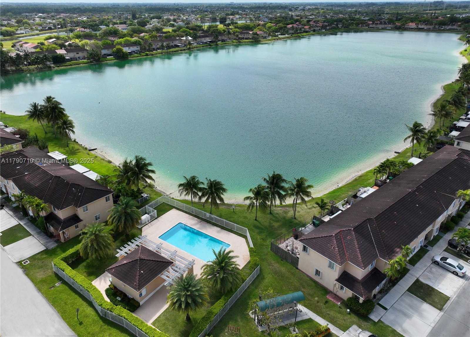 Small Image of 13906 SOUTH WEST 174TH ST, Miami Number 16