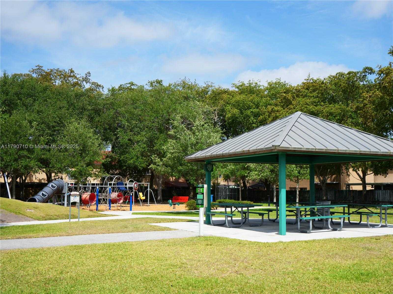 Small Image of 13906 SOUTH WEST 174TH ST, Miami Number 19