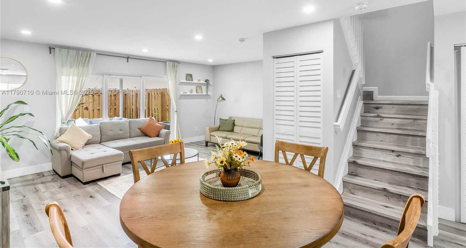Small Image of 13906 SOUTH WEST 174TH ST, Miami Number 2
