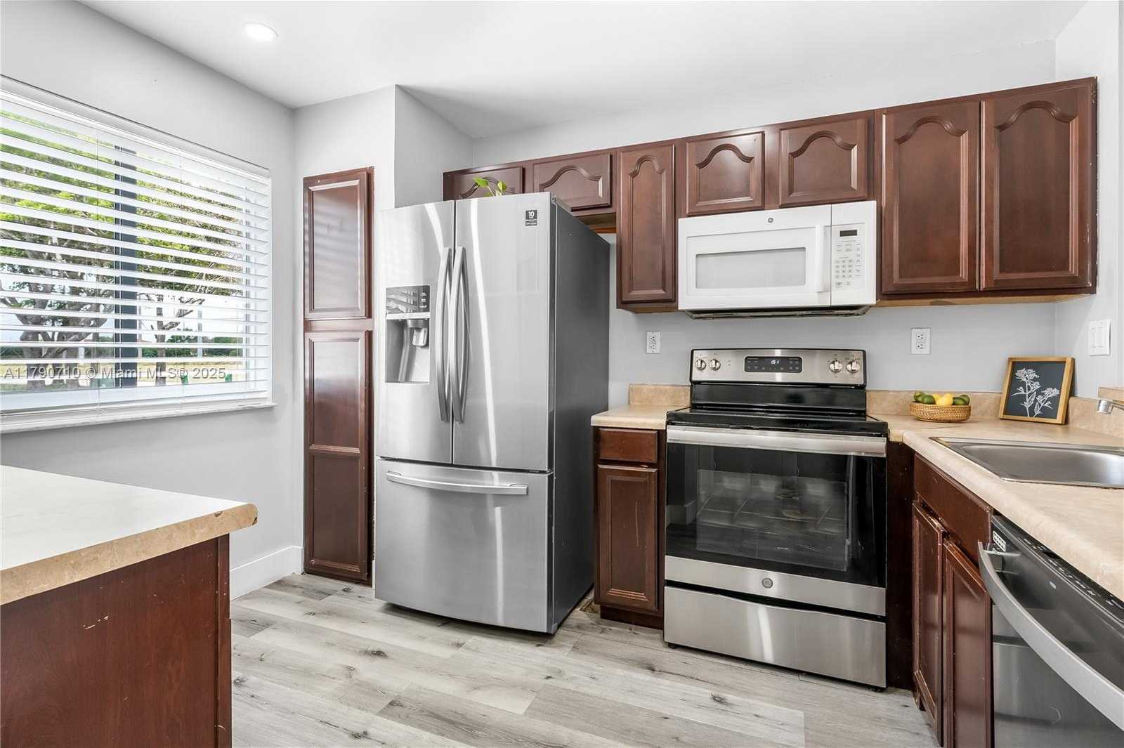 Small Image of 13906 SOUTH WEST 174TH ST, Miami Number 4