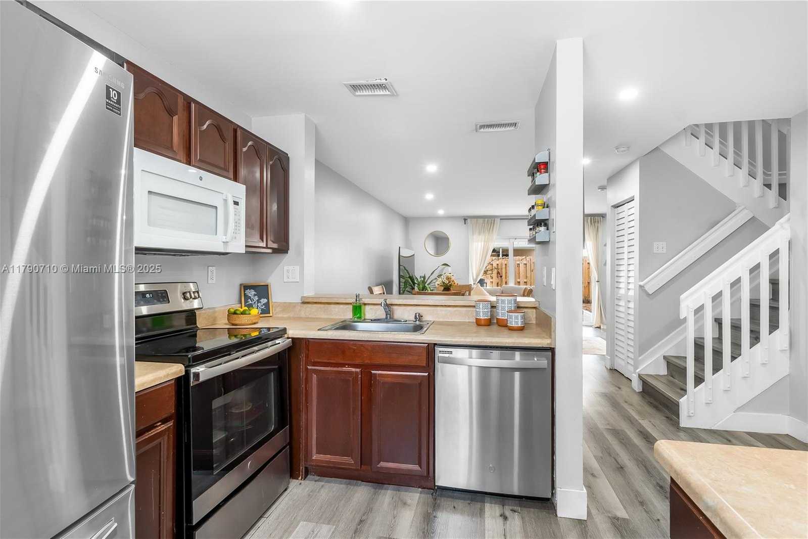 Small Image of 13906 SOUTH WEST 174TH ST, Miami Number 5