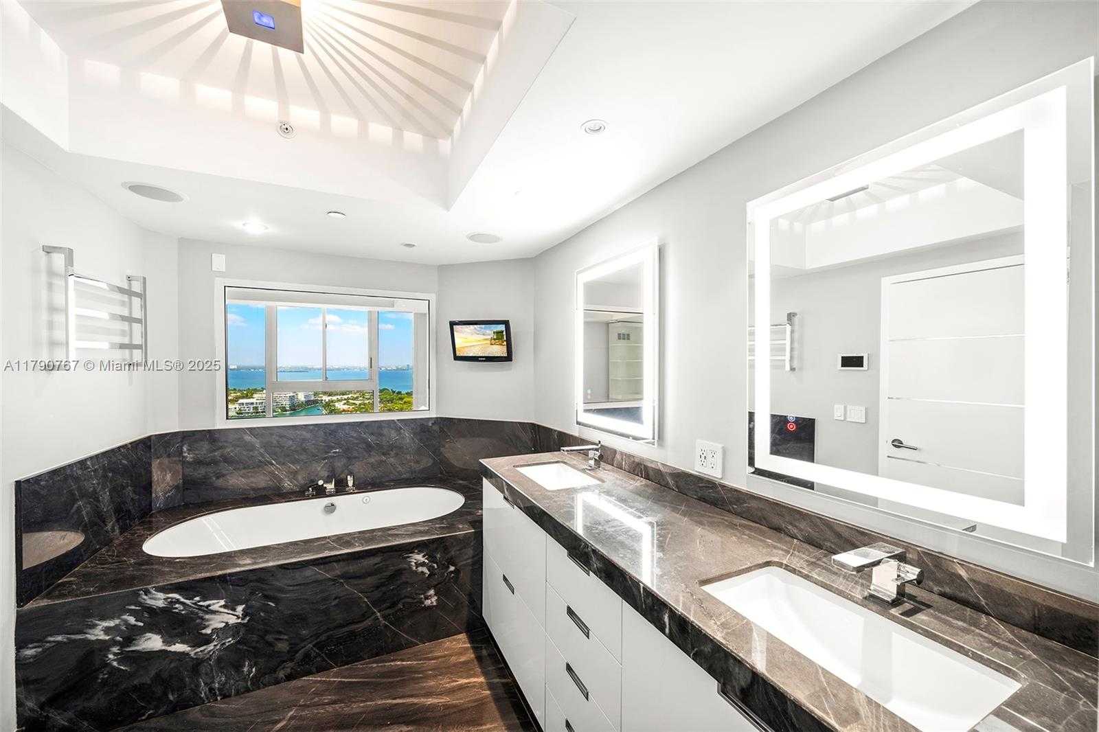 Small Image of 4779 COLLINS AVE #3405, Miami Beach Number 11
