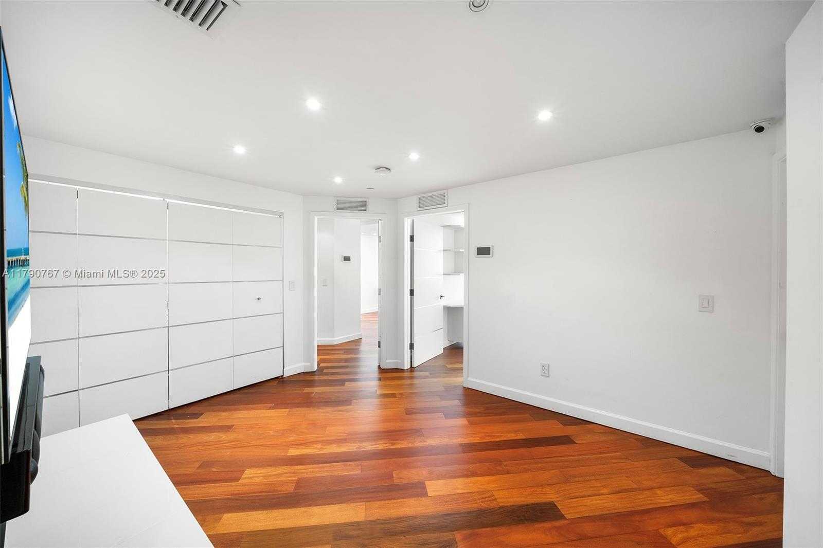 Small Image of 4779 COLLINS AVE #3405, Miami Beach Number 15
