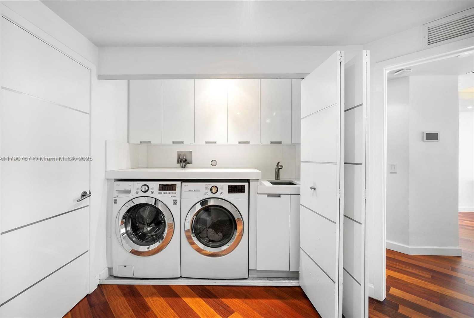 Small Image of 4779 COLLINS AVE #3405, Miami Beach Number 16