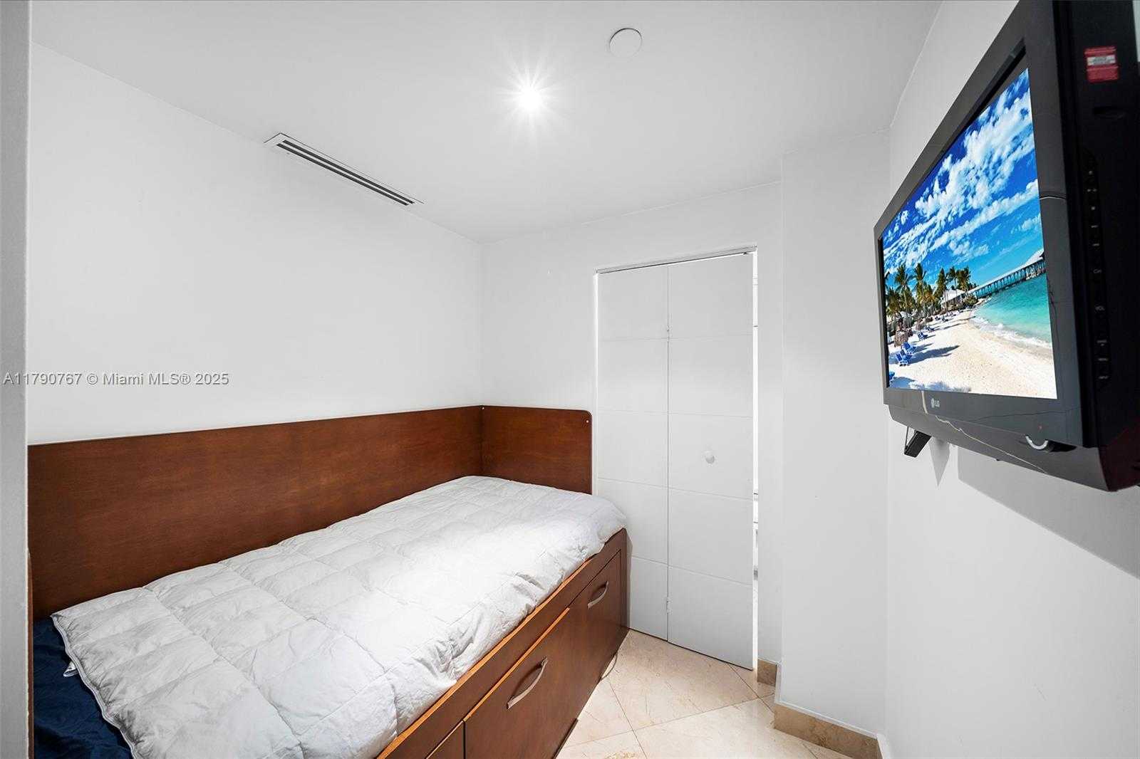 Small Image of 4779 COLLINS AVE #3405, Miami Beach Number 25