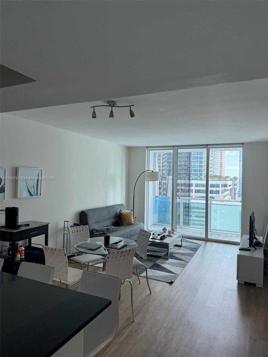 Small Image of 950 BRICKELL BAY DR #1903, Miami Number 3
