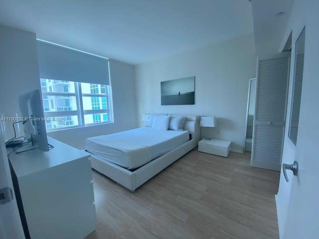 Small Image of 950 BRICKELL BAY DR #1903, Miami Number 5
