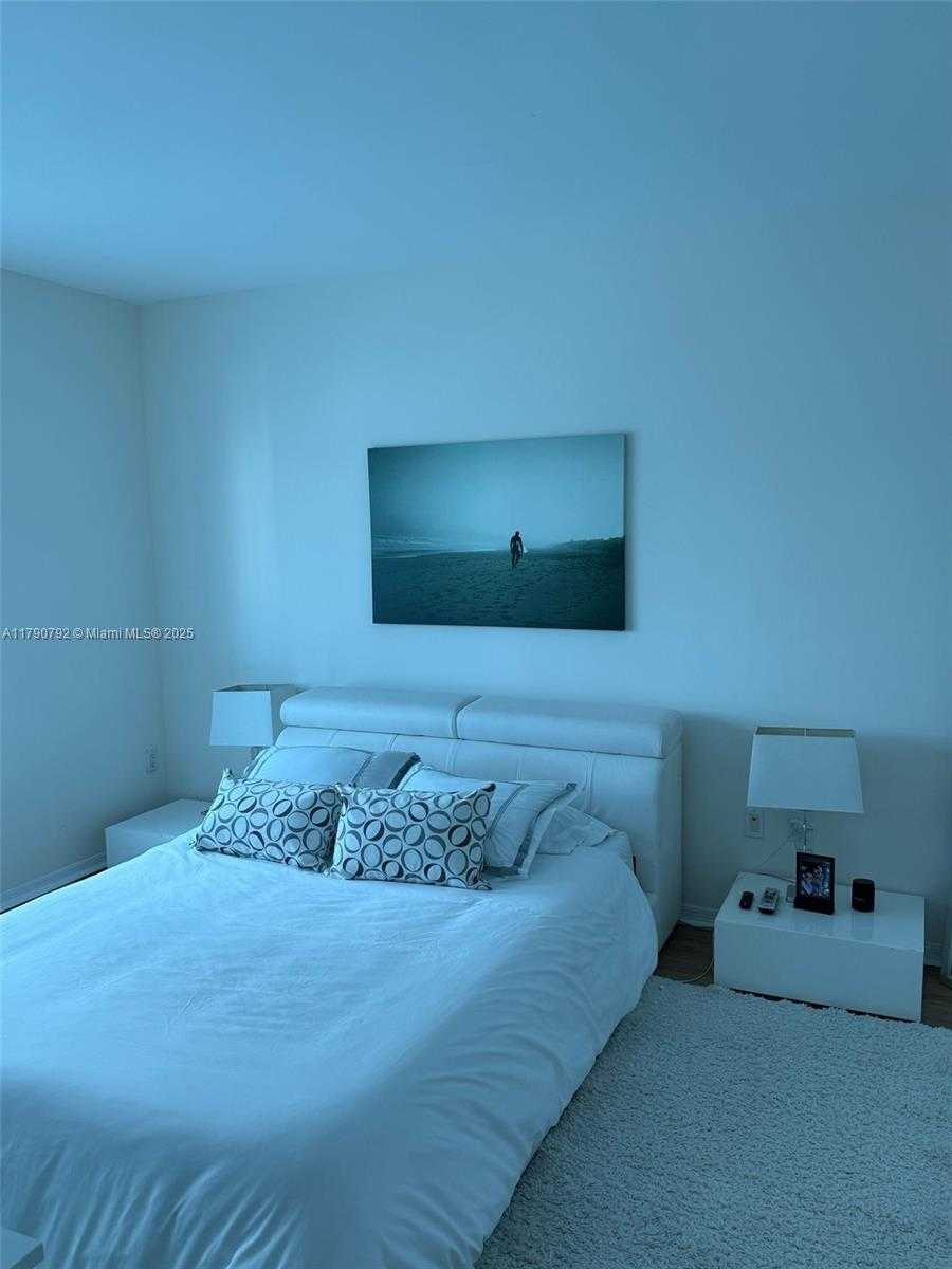 Small Image of 950 BRICKELL BAY DR #1903, Miami Number 6