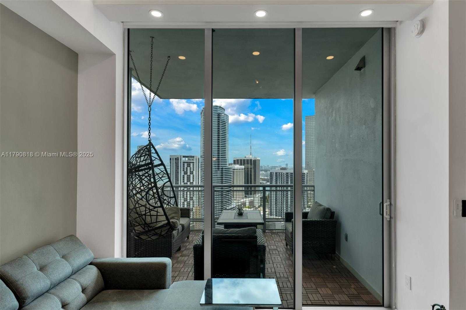 Small Image of 350 SOUTH MIAMI AVE #PH2-03, Miami Number 16