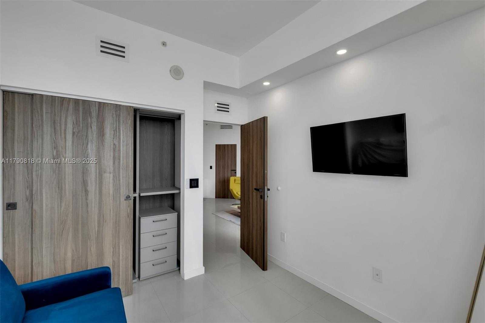 Small Image of 350 SOUTH MIAMI AVE #PH2-03, Miami Number 18