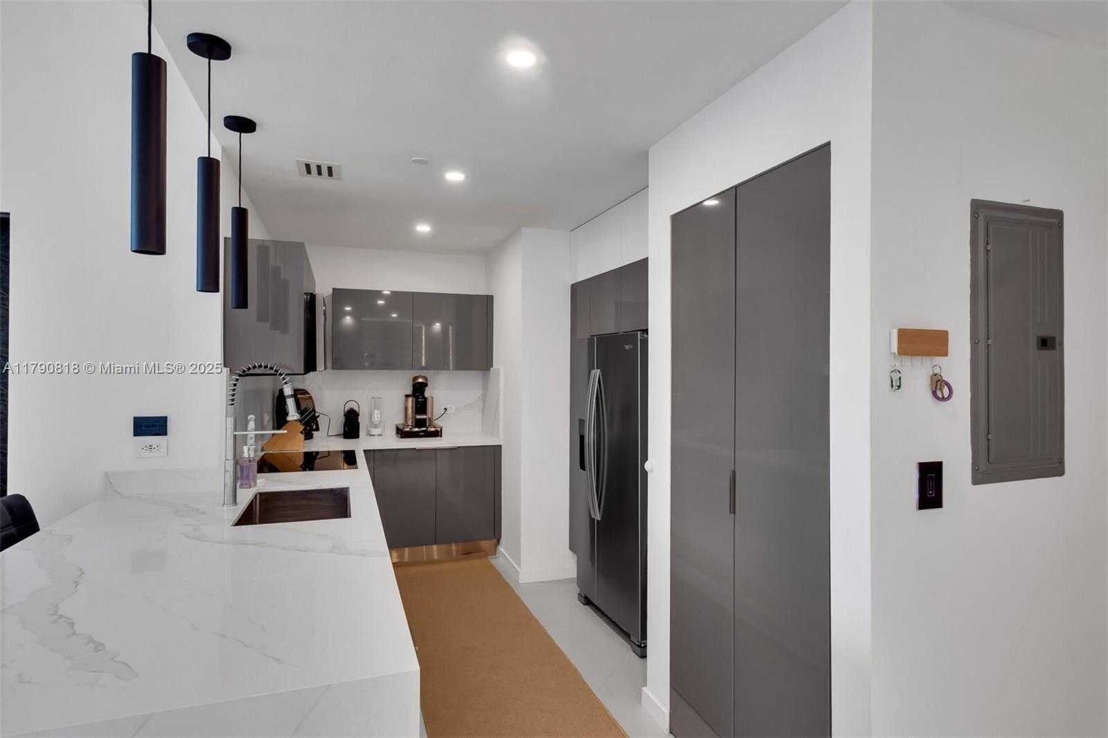 Small Image of 350 SOUTH MIAMI AVE #PH2-03, Miami Number 21