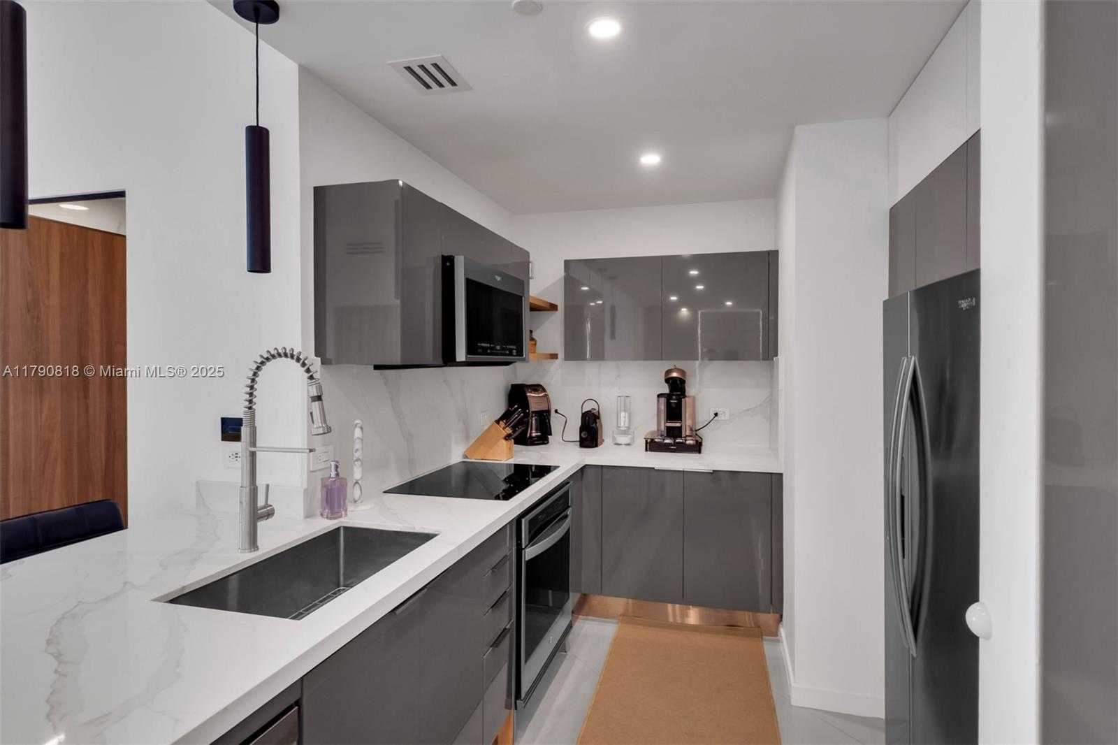 Small Image of 350 SOUTH MIAMI AVE #PH2-03, Miami Number 22