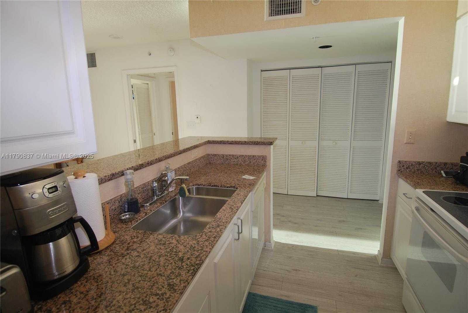 Small Image of 90 ALTON RD #2006, Miami Beach Number 16