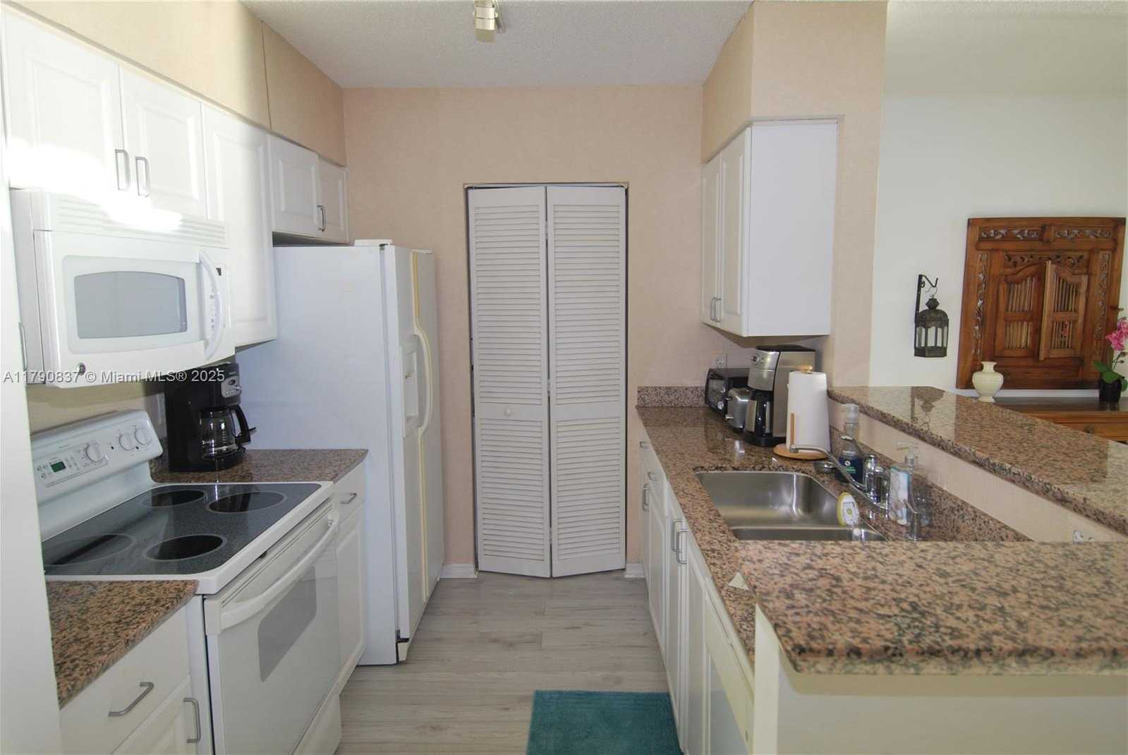 Small Image of 90 ALTON RD #2006, Miami Beach Number 7