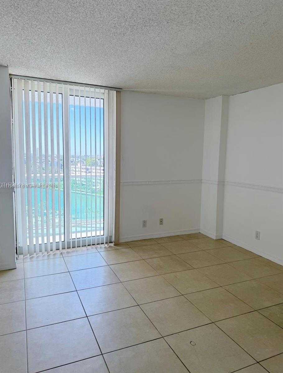 Small Image of 100 BAYVIEW DR #903, Sunny Isles Beach Number 11