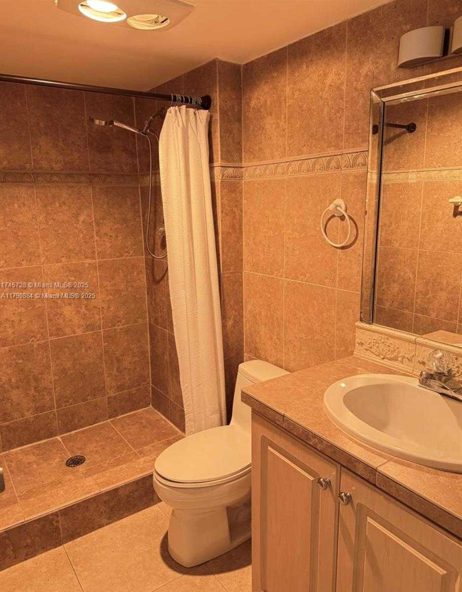 Small Image of 100 BAYVIEW DR #903, Sunny Isles Beach Number 12