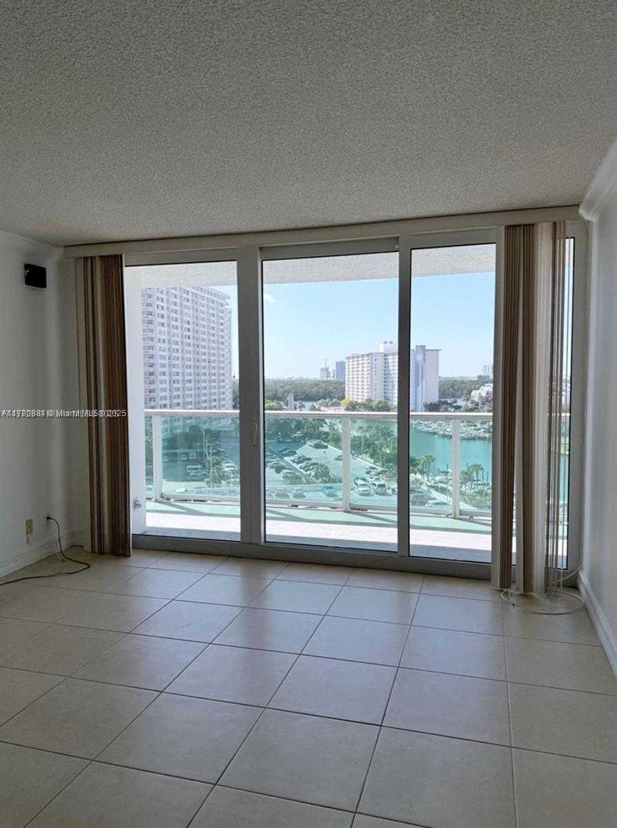 Small Image of 100 BAYVIEW DR #903, Sunny Isles Beach Number 5