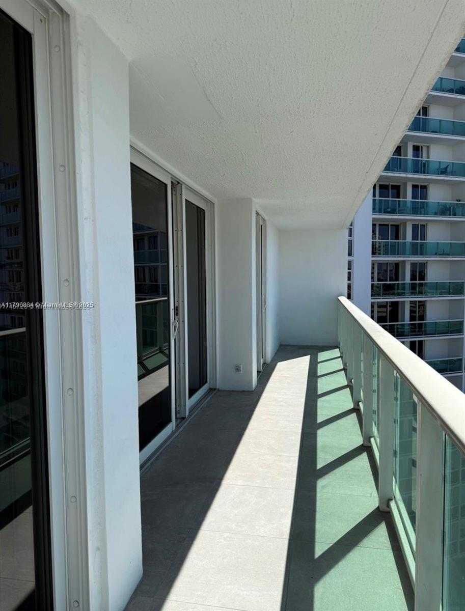 Small Image of 100 BAYVIEW DR #903, Sunny Isles Beach Number 6