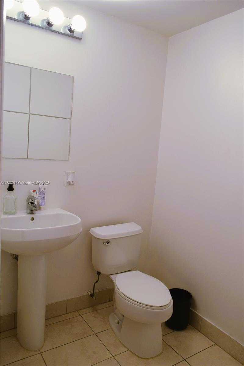 Small Image of 1900 NORTH BAYSHORE DR #1909, Miami Number 11