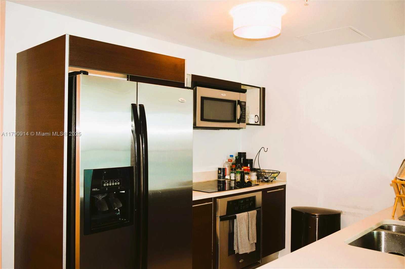 Small Image of 1900 NORTH BAYSHORE DR #1909, Miami Number 5