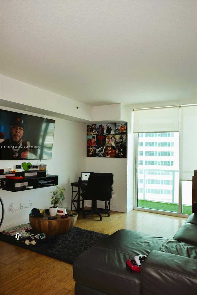 Small Image of 1900 NORTH BAYSHORE DR #1909, Miami Number 7