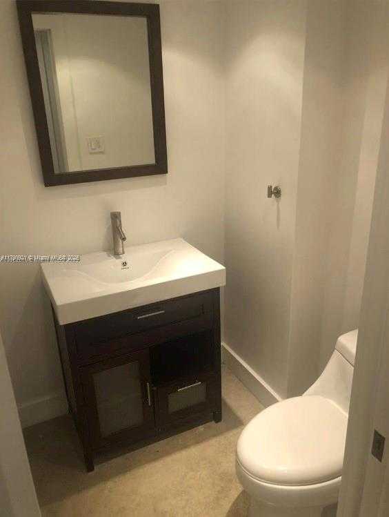 Small Image of 11 ISLAND AVE #2103, Miami Beach Number 3