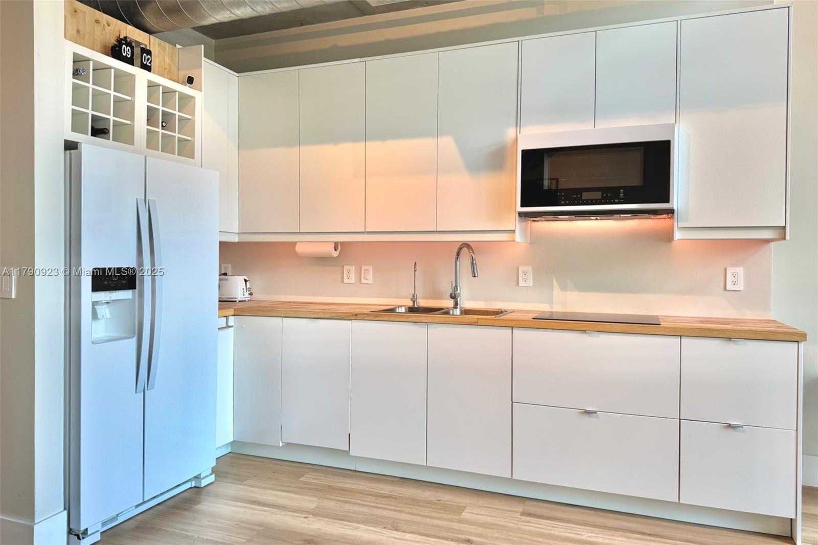 Small Image of 690 SOUTH WEST 1ST CT #1006, Miami Number 10