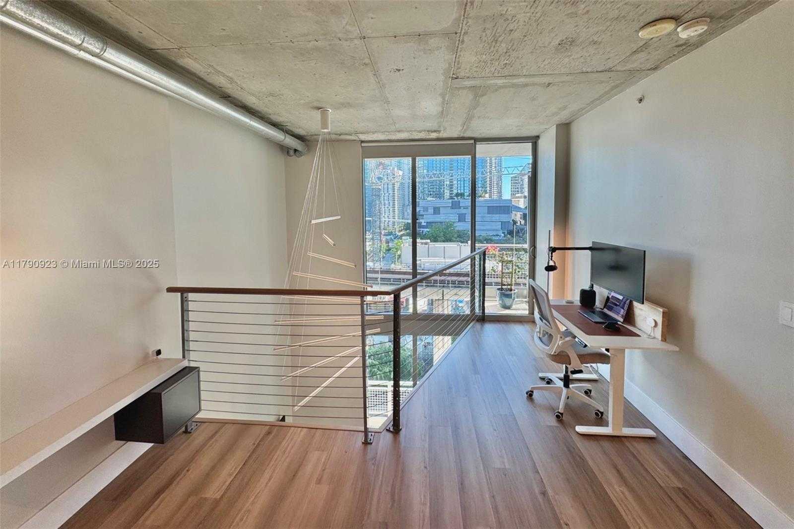 Small Image of 690 SOUTH WEST 1ST CT #1006, Miami Number 17