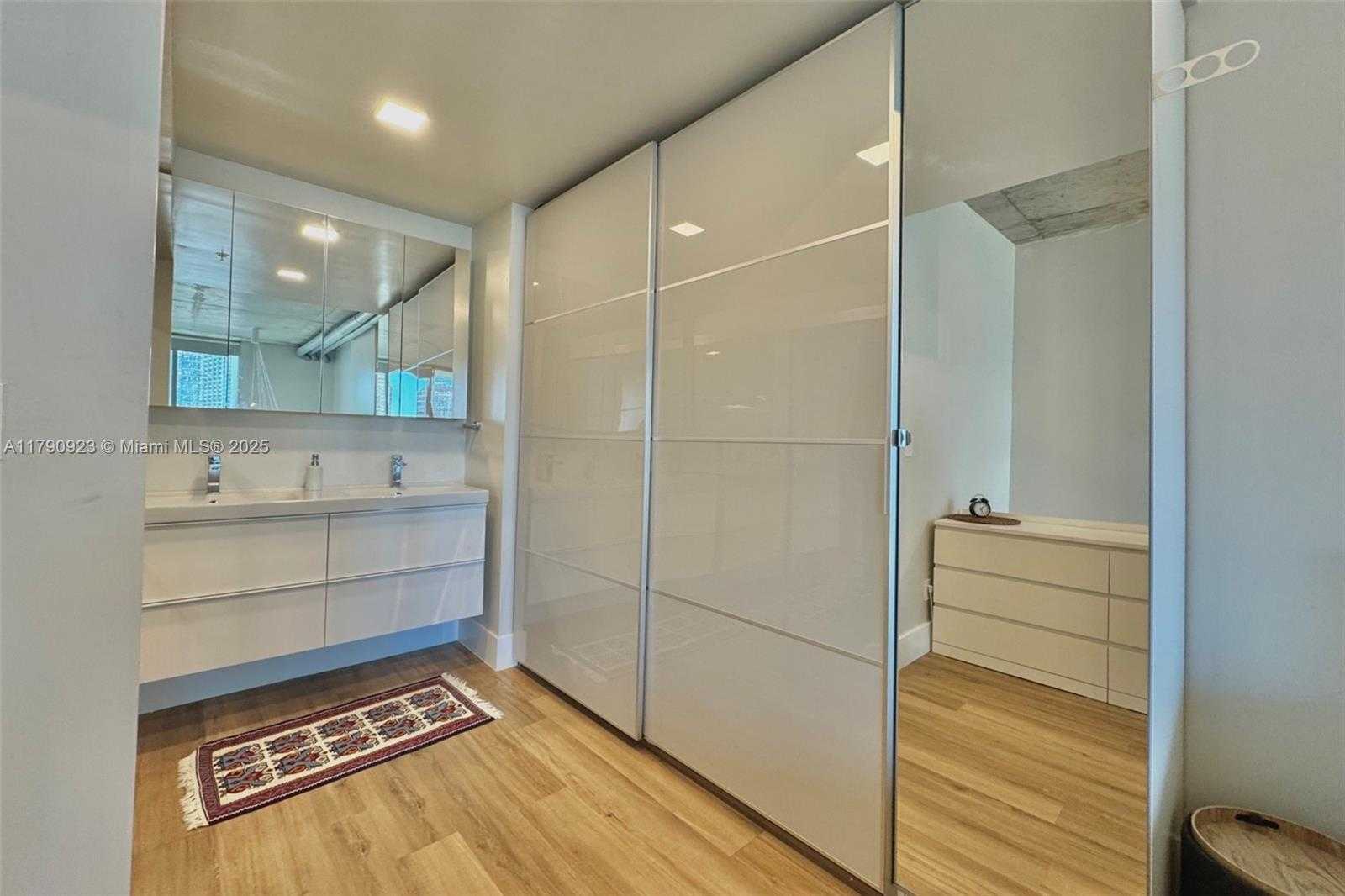 Small Image of 690 SOUTH WEST 1ST CT #1006, Miami Number 18