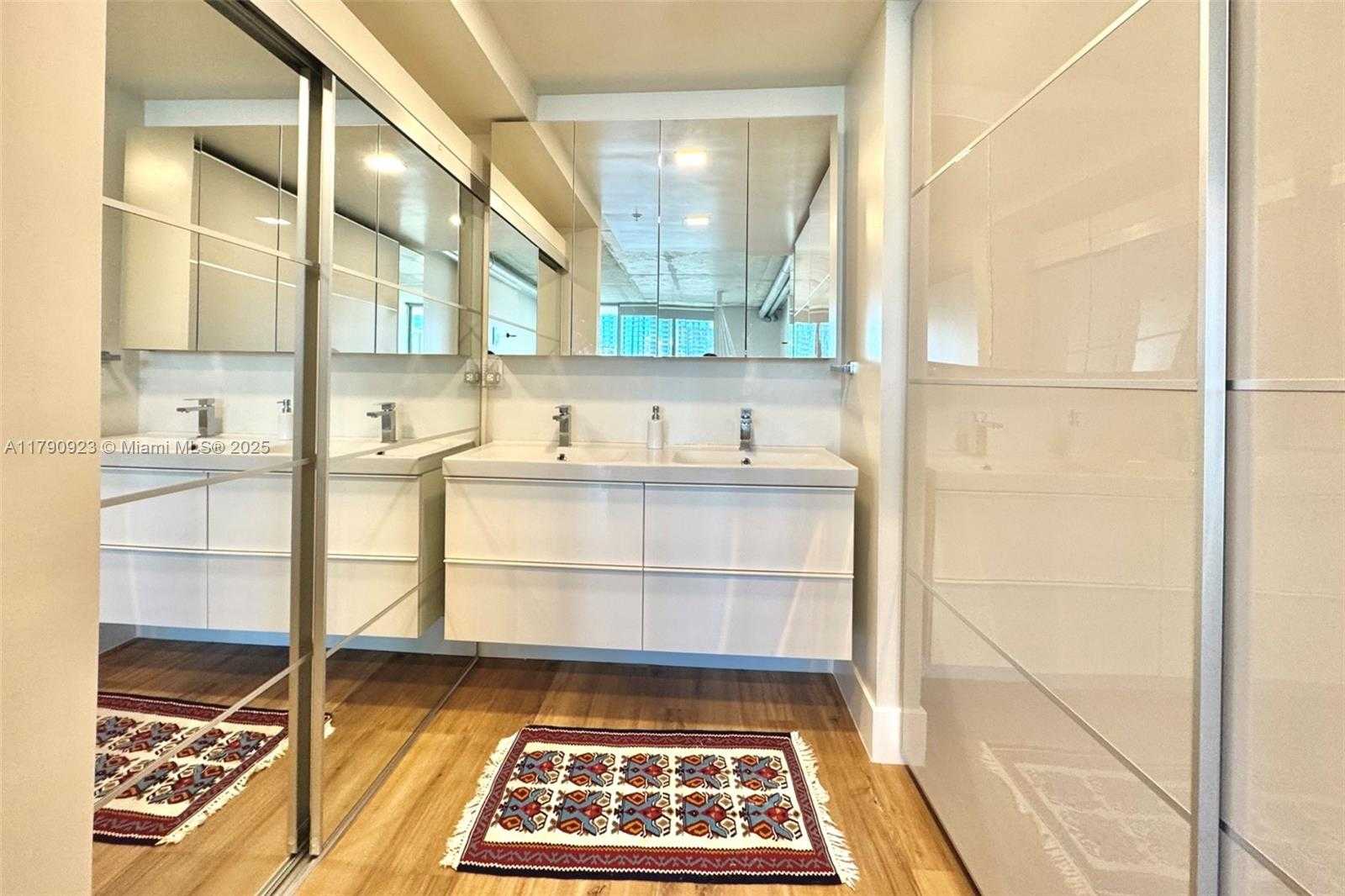 Small Image of 690 SOUTH WEST 1ST CT #1006, Miami Number 19
