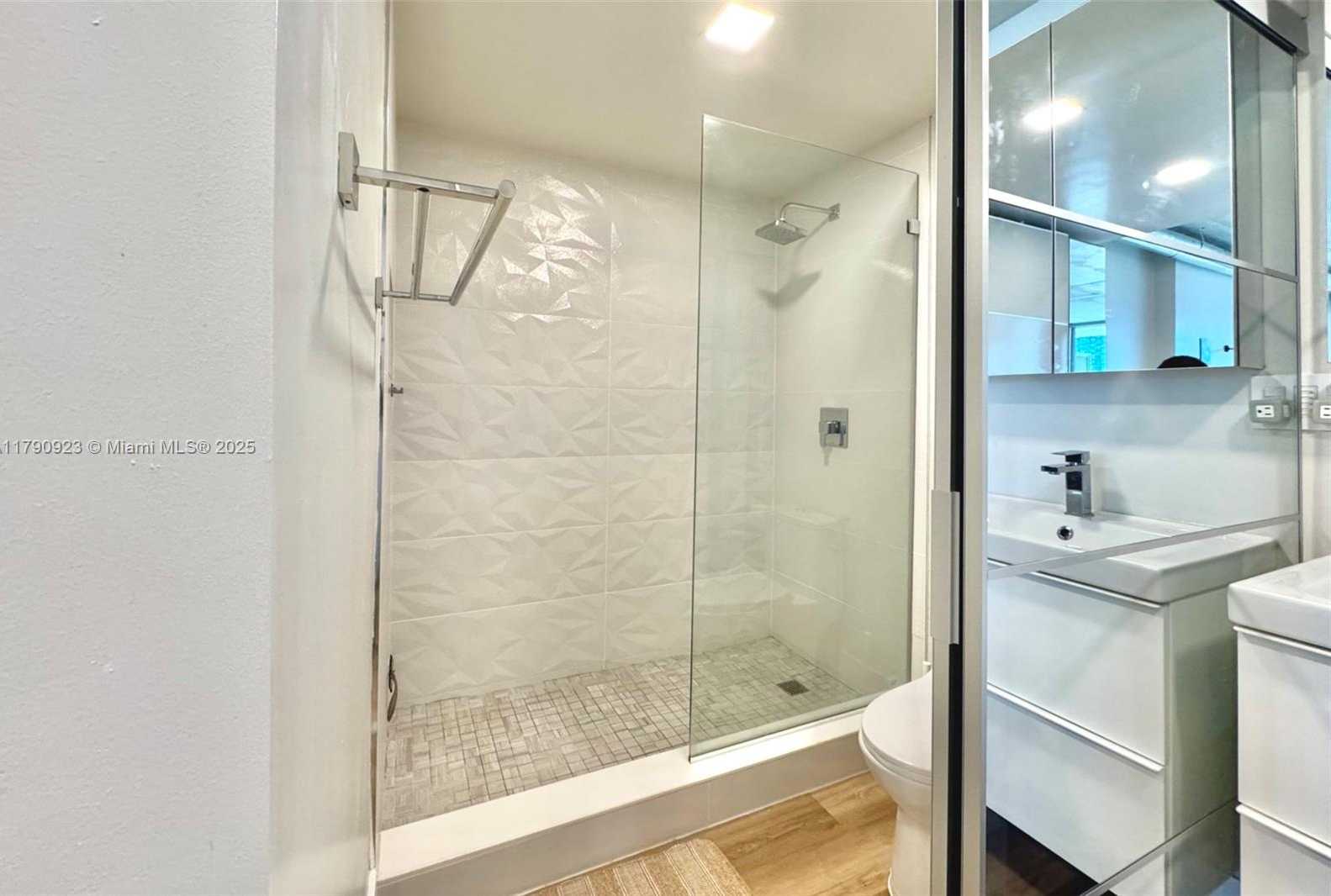 Small Image of 690 SOUTH WEST 1ST CT #1006, Miami Number 21