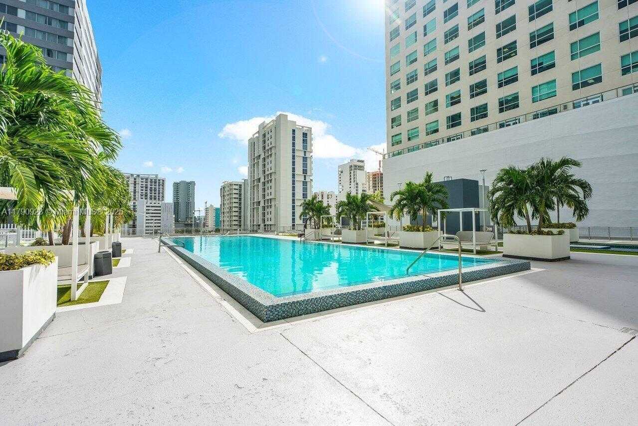 Small Image of 690 SOUTH WEST 1ST CT #1006, Miami Number 29