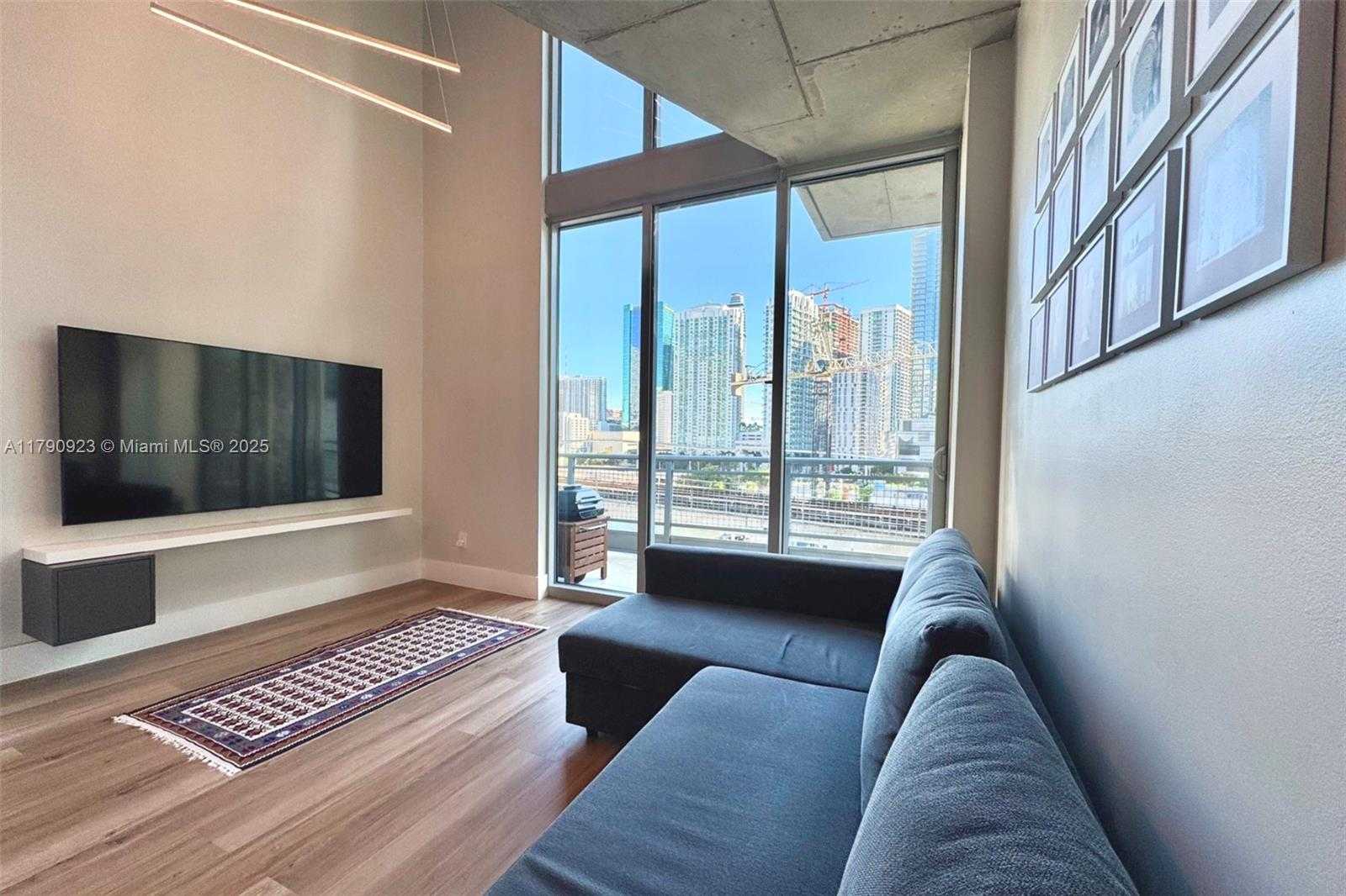Small Image of 690 SOUTH WEST 1ST CT #1006, Miami Number 3