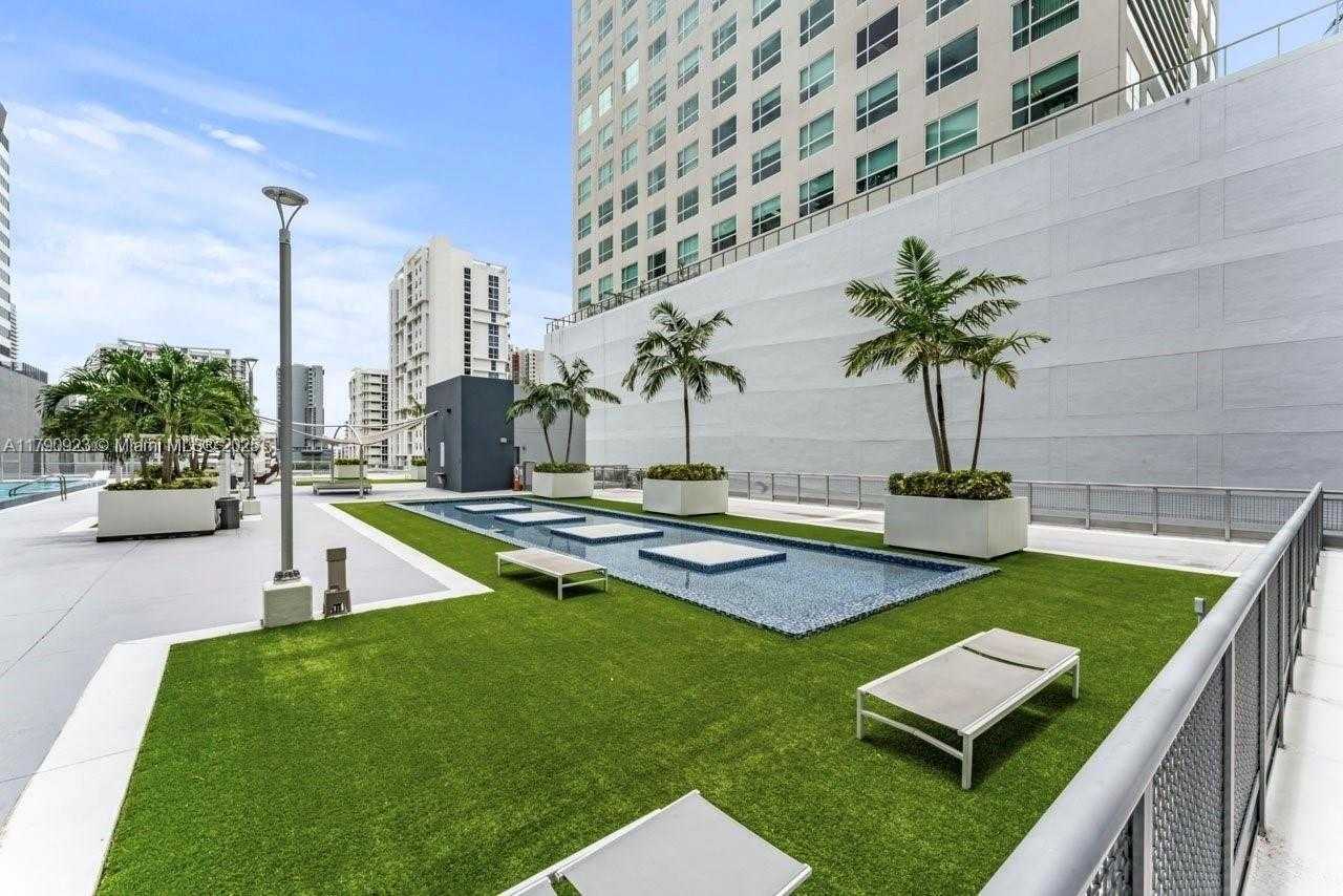 Small Image of 690 SOUTH WEST 1ST CT #1006, Miami Number 33