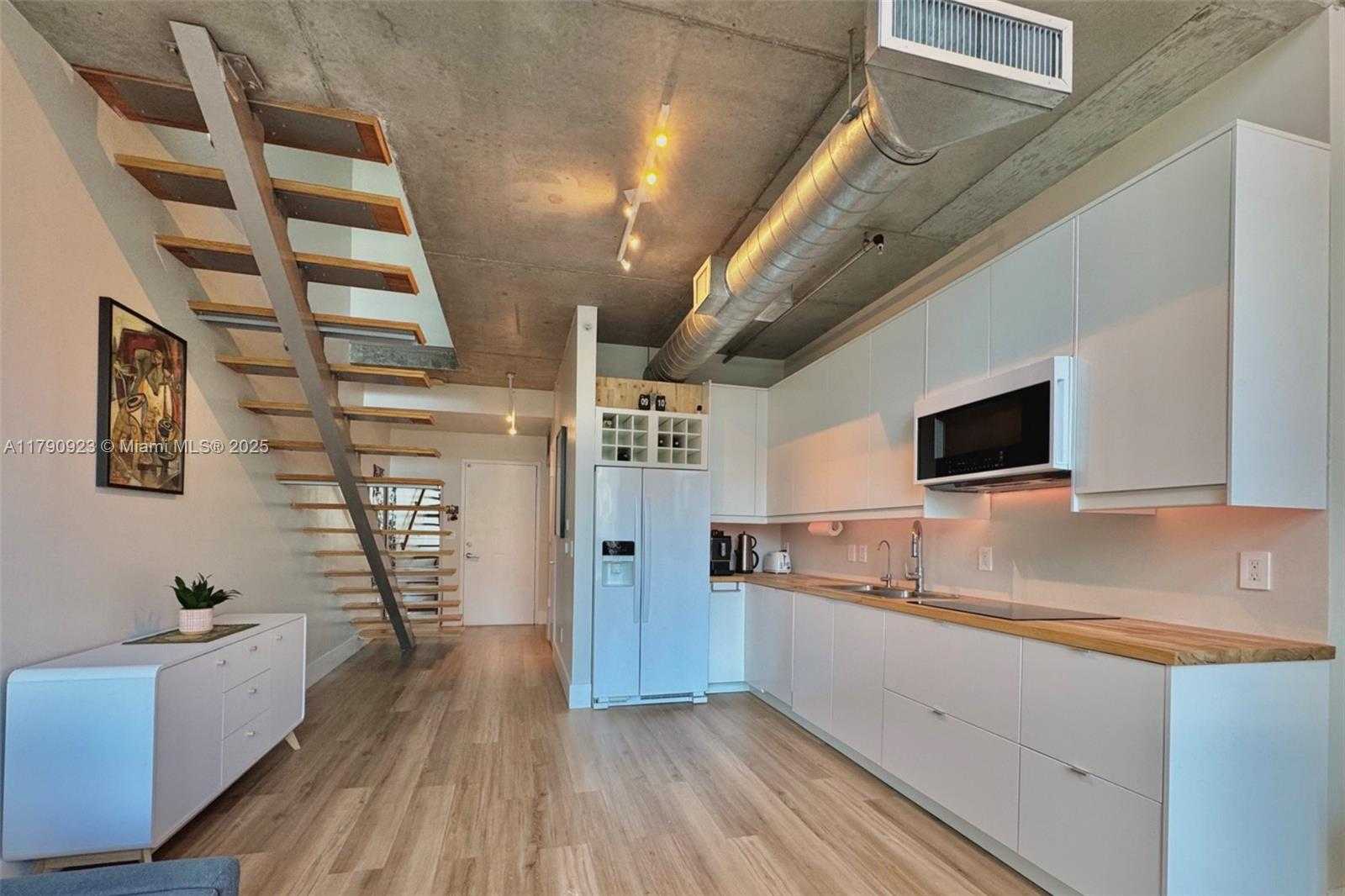 Small Image of 690 SOUTH WEST 1ST CT #1006, Miami Number 4