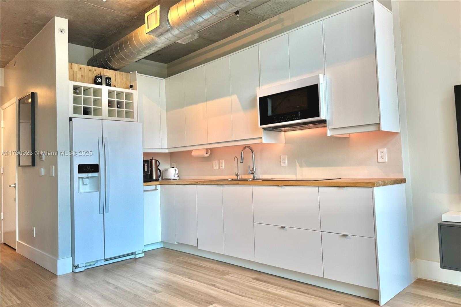 Small Image of 690 SOUTH WEST 1ST CT #1006, Miami Number 9