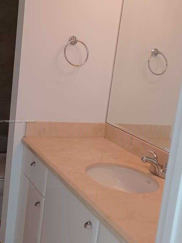 Small Image of 19400 #1831, Aventura Number 11