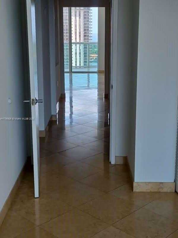 Small Image of 19400 #1831, Aventura Number 12