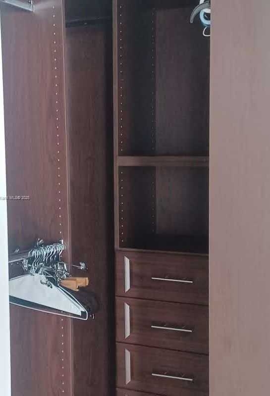 Small Image of 19400 #1831, Aventura Number 17