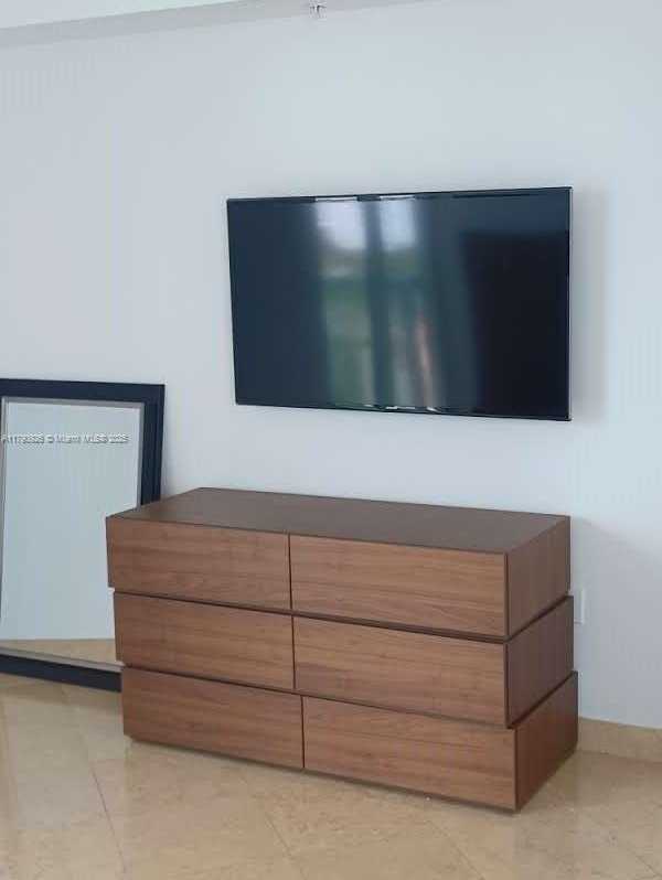 Small Image of 19400 #1831, Aventura Number 21