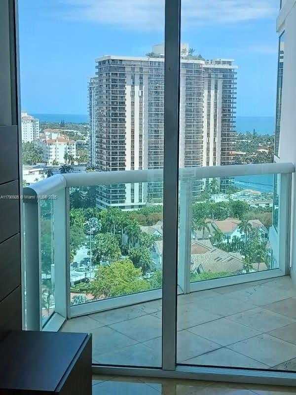 Small Image of 19400 #1831, Aventura Number 22