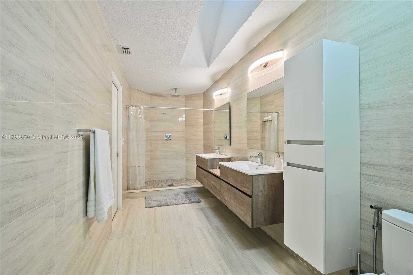 Small Image of 6021 NORTH WEST 61ST ST, Parkland Number 24