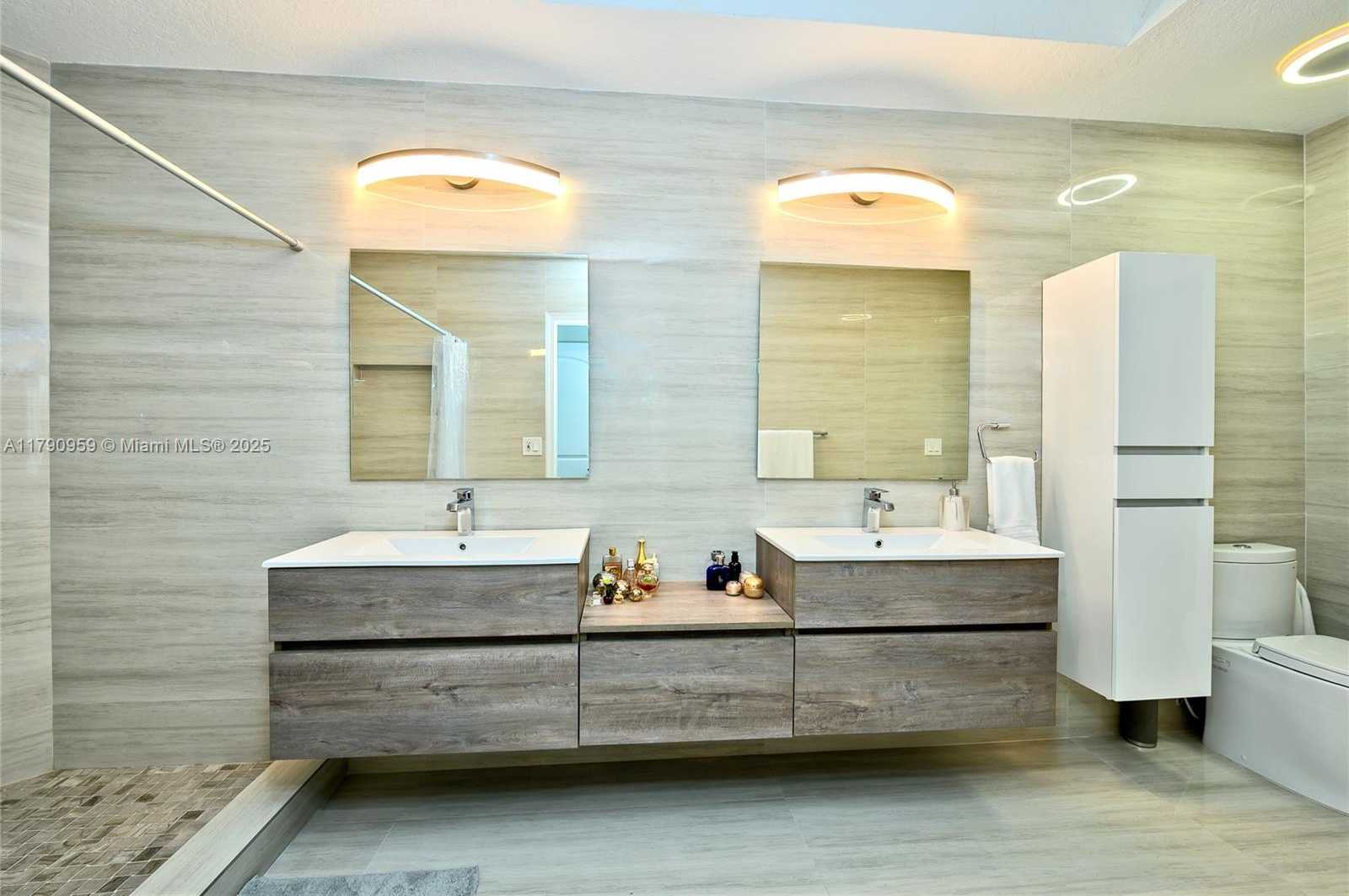 Small Image of 6021 NORTH WEST 61ST ST, Parkland Number 25