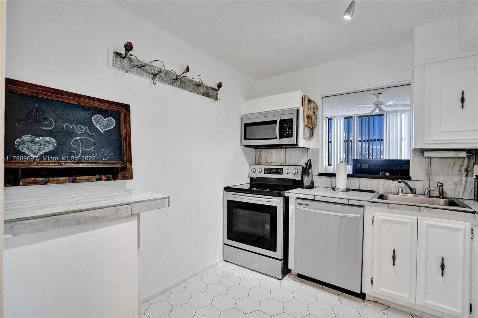 Small Image of 2017 SOUTH OCEAN DR #205, Hallandale Beach Number 12