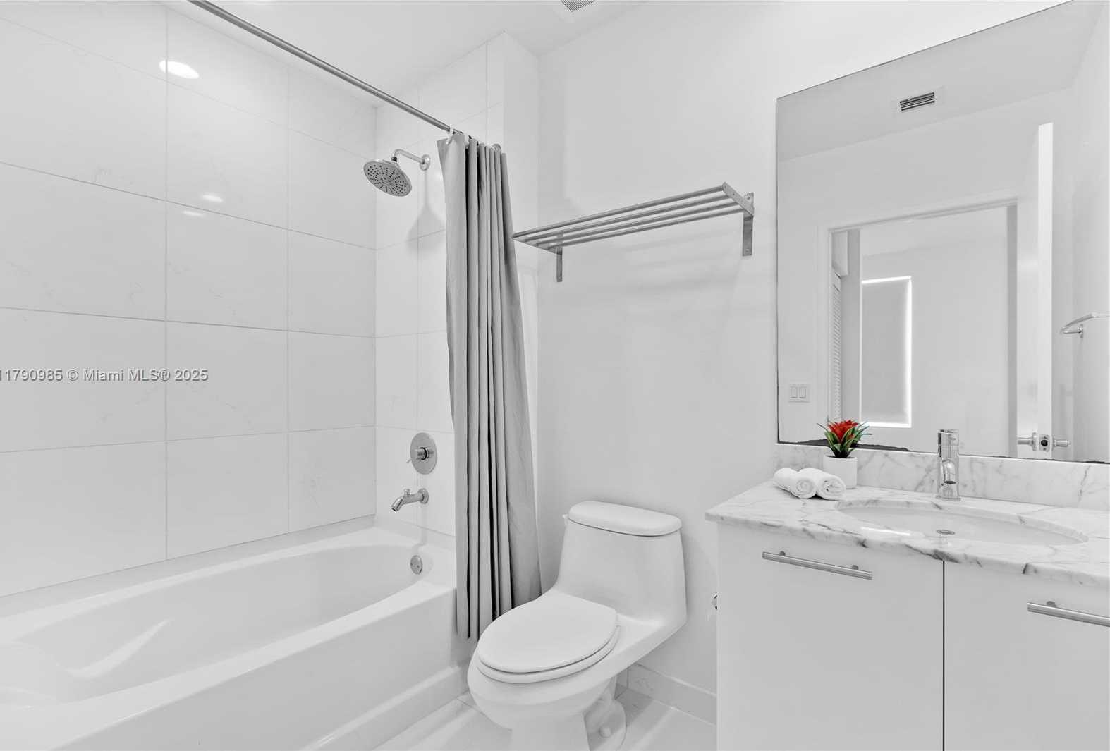 Small Image of 950 BRICKELL BAY DR #4906, Miami Number 14
