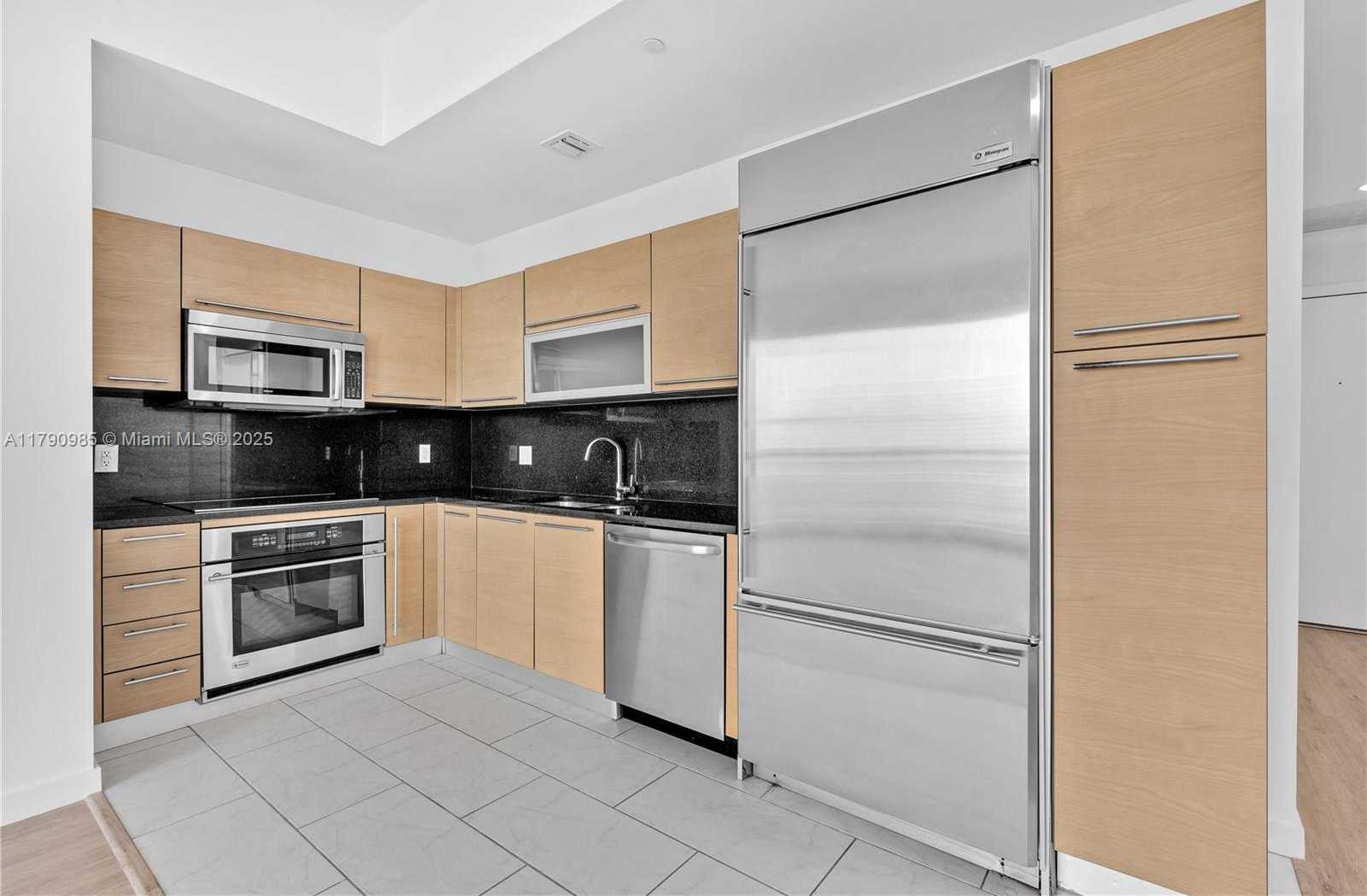 Small Image of 950 BRICKELL BAY DR #4906, Miami Number 5