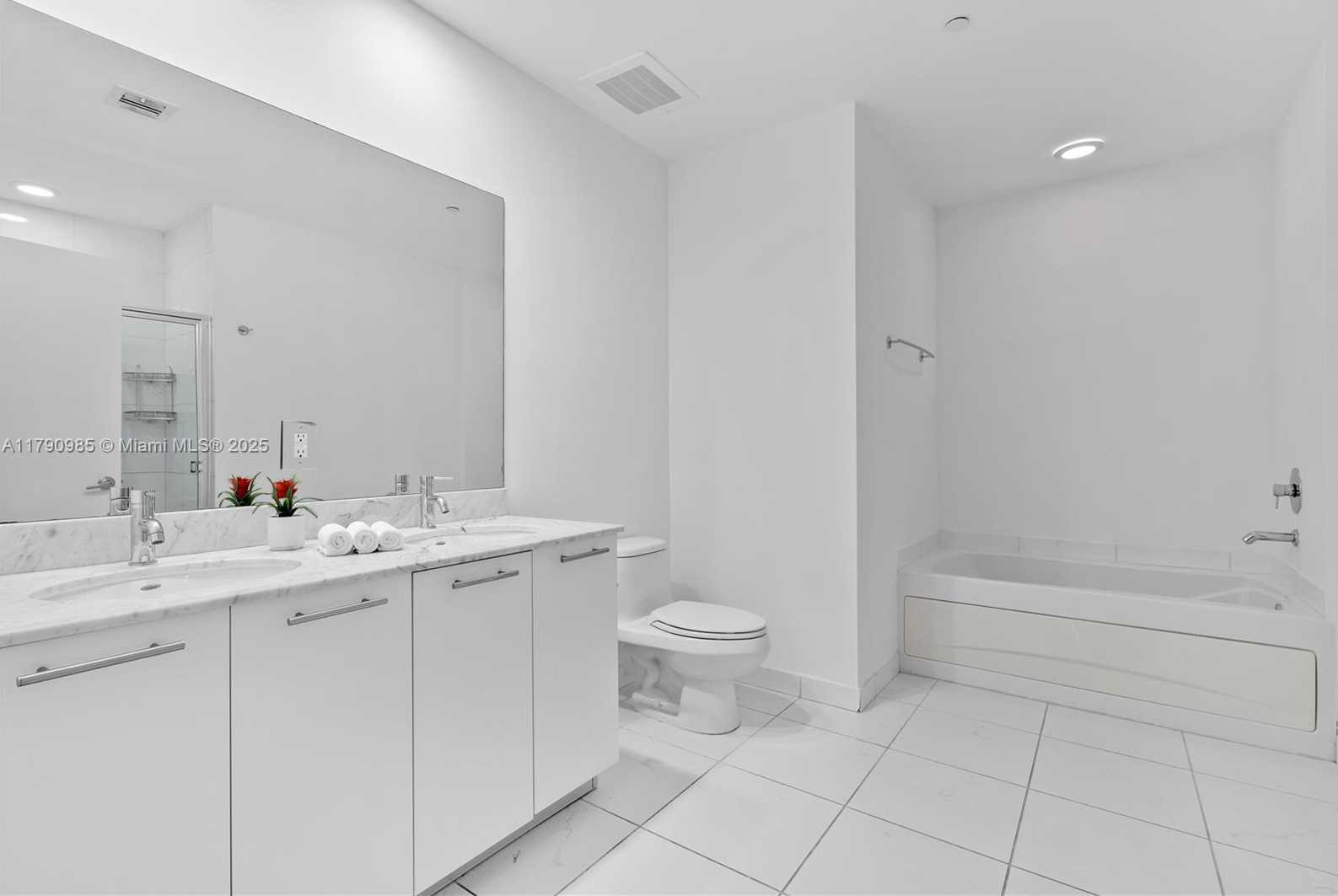 Small Image of 950 BRICKELL BAY DR #4906, Miami Number 6