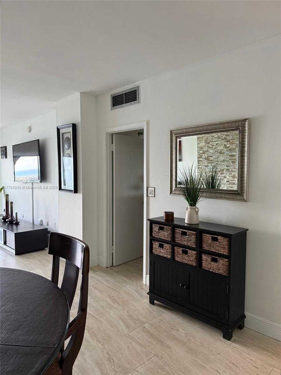 Small Image of 500 BAYVIEW DR #PH-18, Sunny Isles Beach Number 15